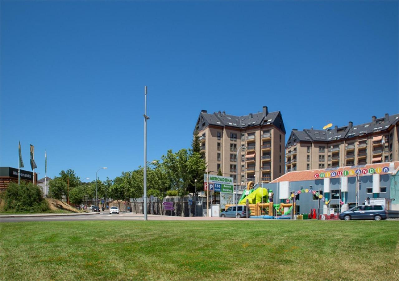 Apartament Apartamento Jaca Zewnętrze zdjęcie